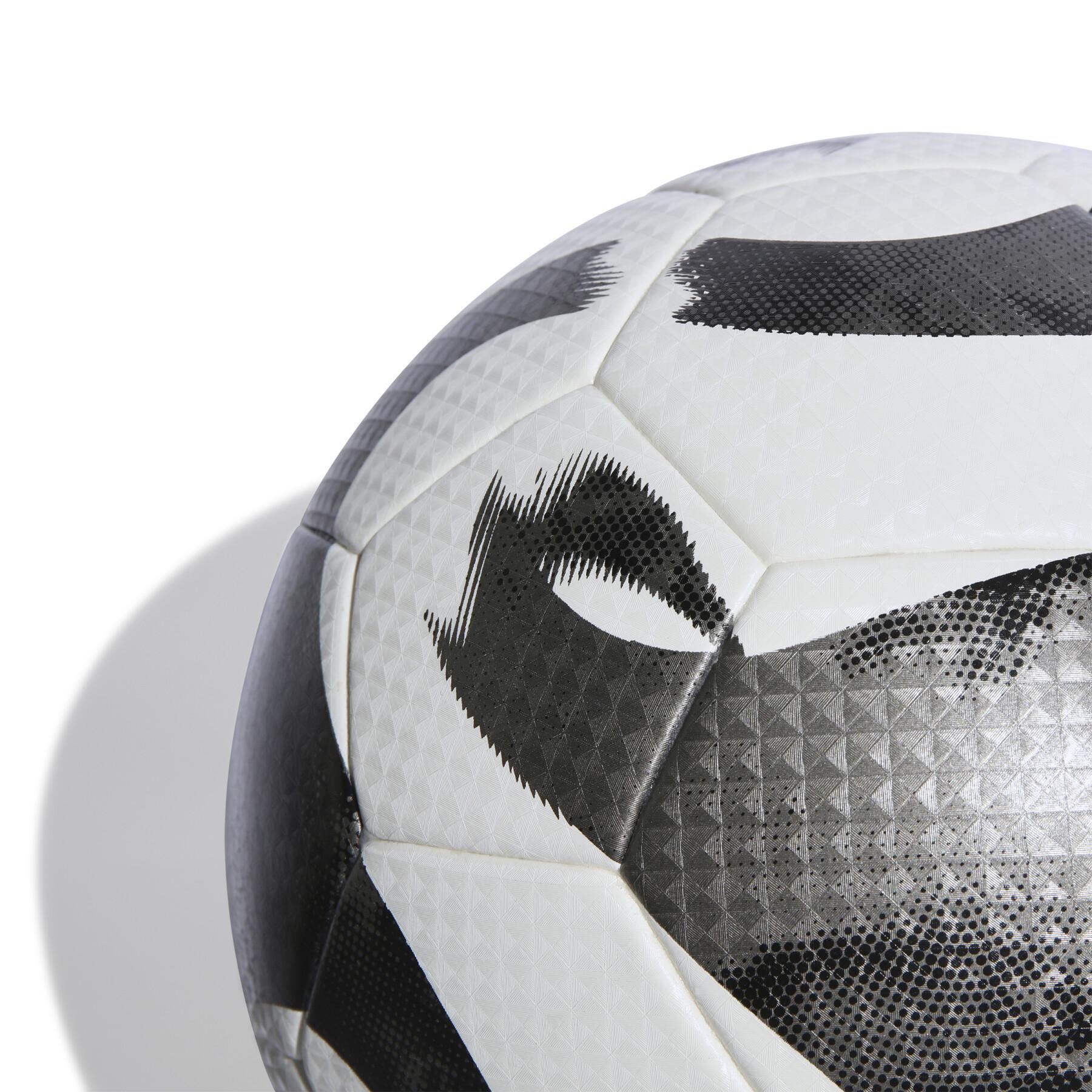 Bola Adidas Tiro League terreno sintético